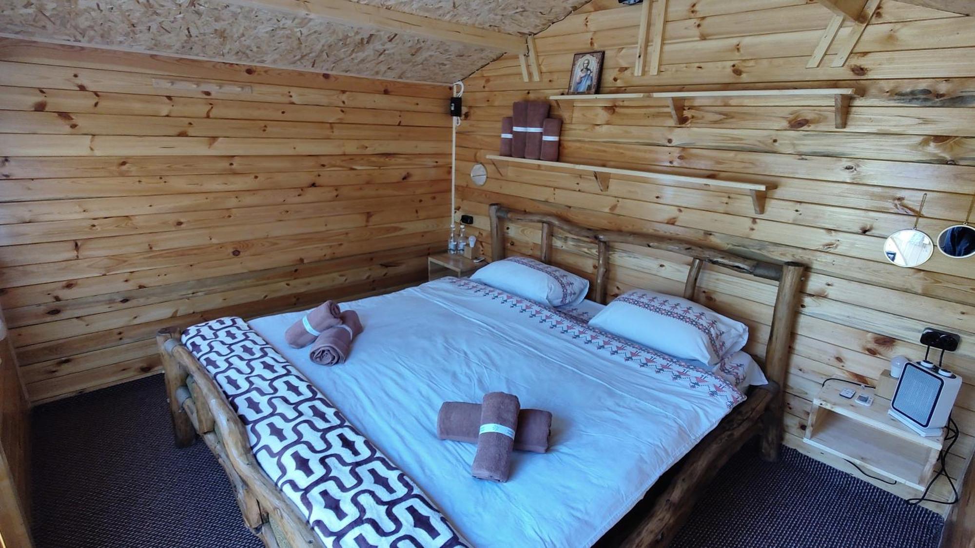 Edelweiss Guesthouse, Glamping And Camping Suhaia Exteriör bild