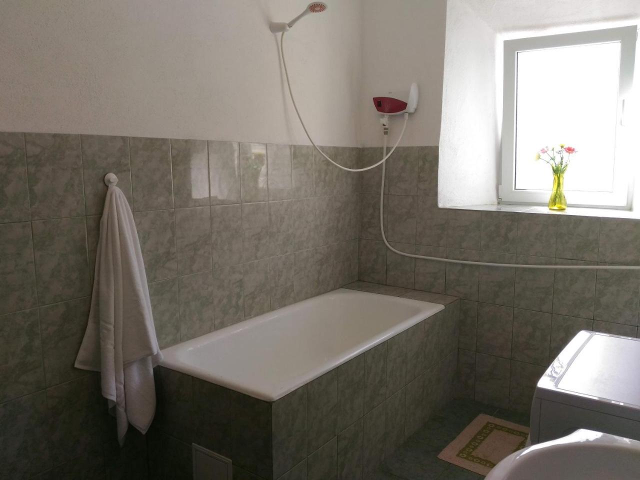 Edelweiss Guesthouse, Glamping And Camping Suhaia Exteriör bild
