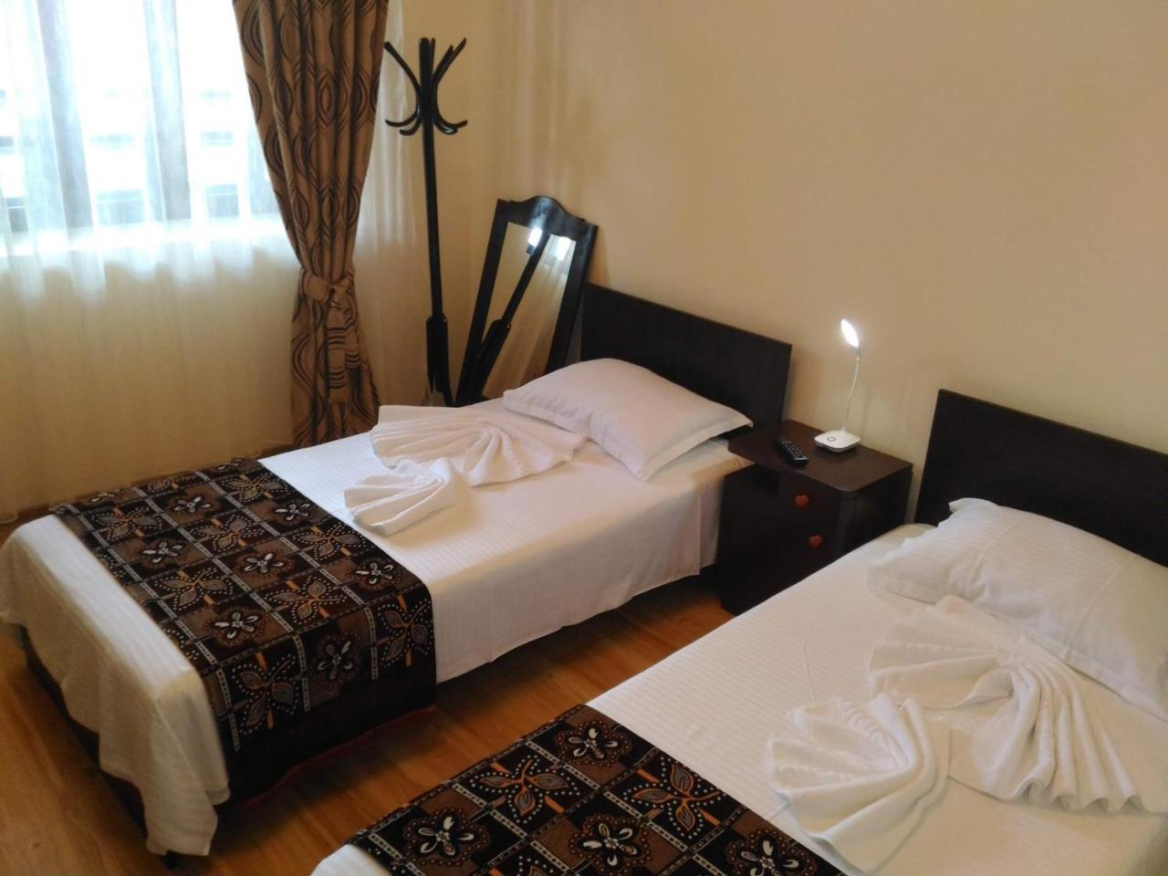 Edelweiss Guesthouse, Glamping And Camping Suhaia Exteriör bild