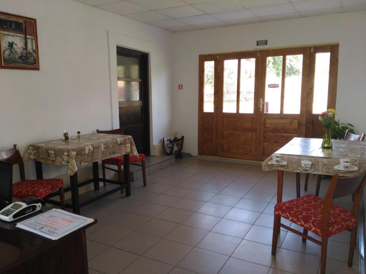 Edelweiss Guesthouse, Glamping And Camping Suhaia Exteriör bild