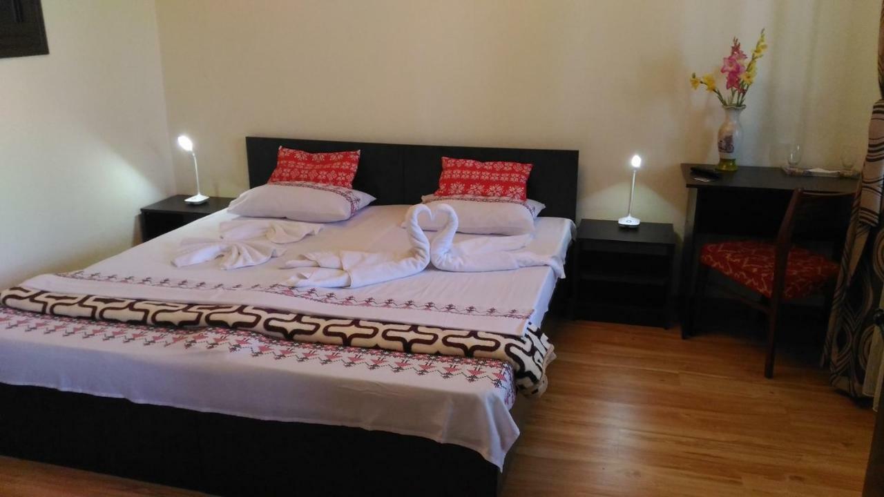 Edelweiss Guesthouse, Glamping And Camping Suhaia Exteriör bild
